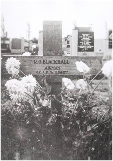 Gravemarker - F/O. - Robert Orin Blackhall - Akkrum Cemetery