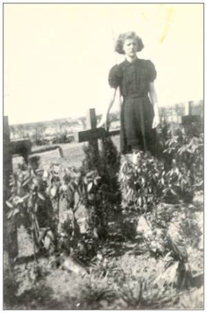 Ms. Bep Greveling near Colin Hemingway's grave - 1947 - Cemetery 'De Voorst', Vollenhove