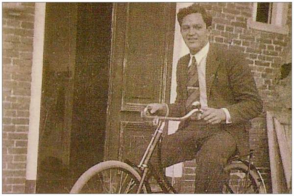 Bevins on bicycle a.k.a. 'Opoefiets'- 1944 - photo via Jan Lefeber