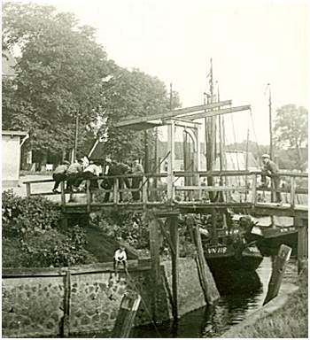 Bruggien with fishermen