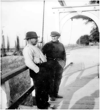 Bruggien with fishermen