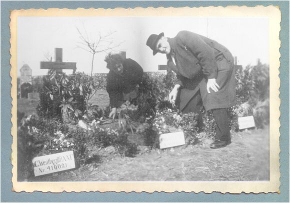 Mr. and Mrs. Cowell at the grave of their son - Vollenhove - 1947