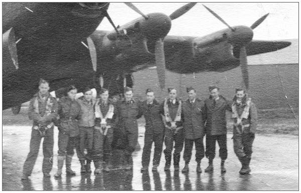 Crew Cairns with several unknown - 1943