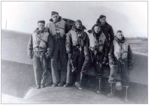 Crew Halifax Mk.II JB898 - EQ-Q - six members