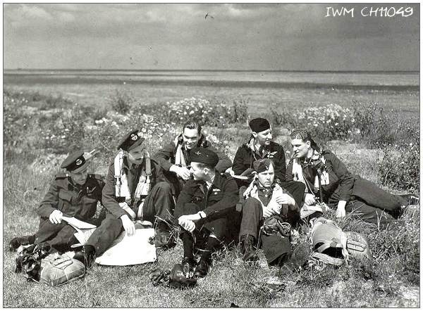 Crew Knight - IWM CH11049 - full crew, pictured at Scampton in July 1943