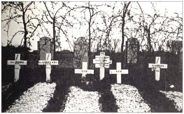 Cemetery Doornspijk - graves - crew ED618