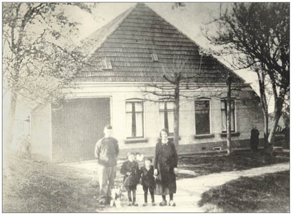 Farm (1916) of Hendrik van Benthem - photo late 30's