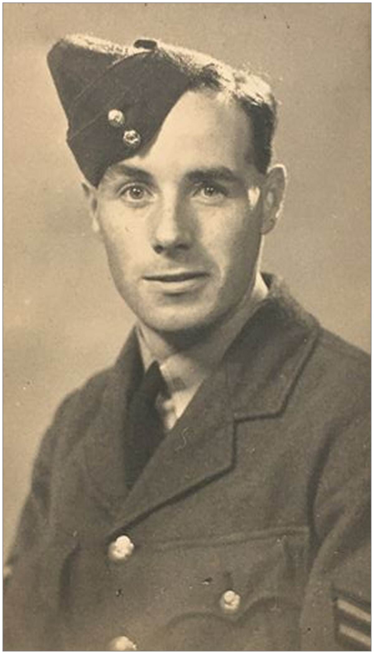 640006 - Flight Sergeant - Navigator/Wireless Op. - George Jeffrey Burns - RAF