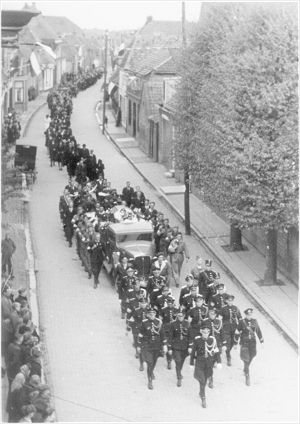 Funeral Harmen Visser - Bisschopstraat - Vollenhove - 220 m length