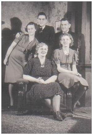 Gordon Bentley Pronger with family - 1939, Woodstock