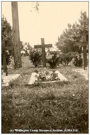 Gravemarker - Reynolds Flyer R.A.F. - 26 Jun 1946 - photo by Phil. van Tol