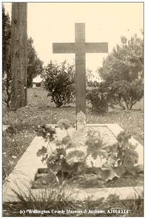 Gravemarker - Reynolds Flyer R.A.F. - 26 Jun 1946 - photo by Phil. van Tol
