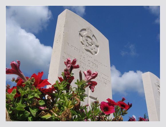 Headstone - Flight Sergeant Jack Edward Gibbs - 2006 - Vollenhove