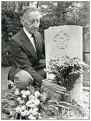 Hobday at grave of his pilot Les Knight