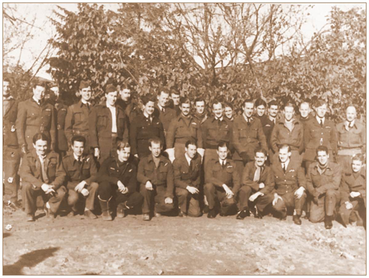 OFLAG XXI-B, Schubin/Szubin - P/O. Ronald George Moy Morgan - RAFVR - front row, 6th from the left