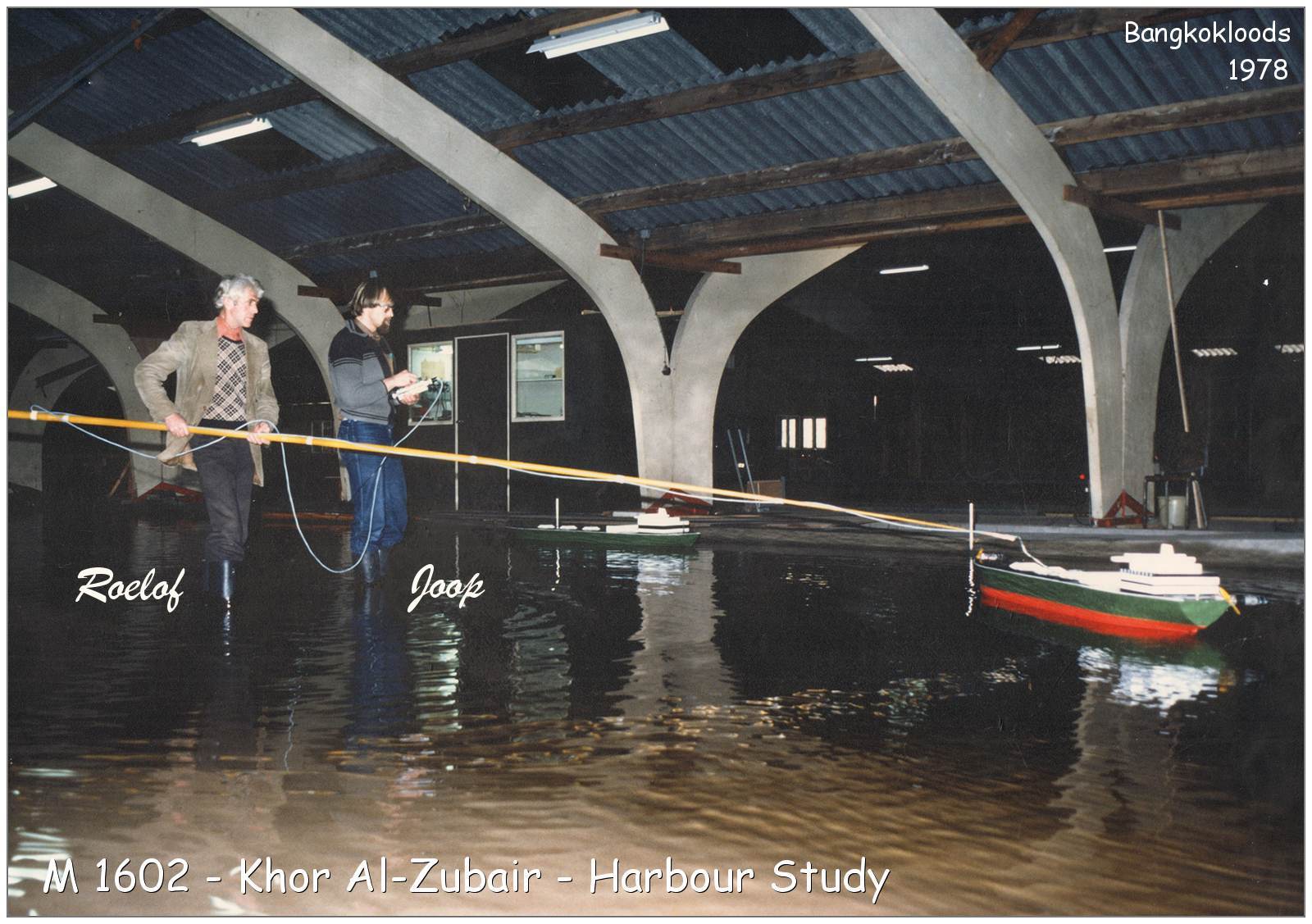 Khor Al-Zubair - Roelof and Joop with 'Tigris' manoevring