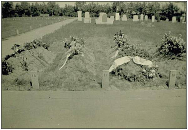 Cemetery Koudum - Graves 18, 17, 16 and 15