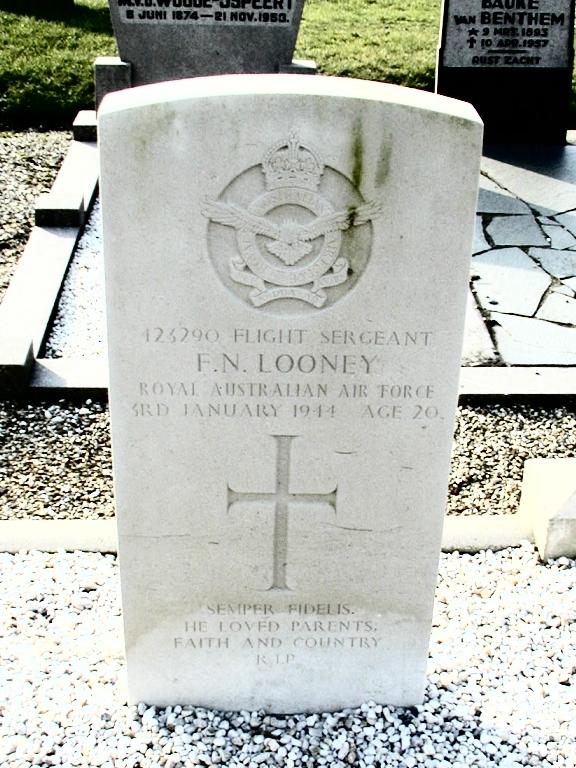 Headstone - Francis Noel Looney - Vollenhove