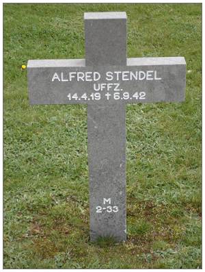 Uffz. Alfred Stendel - headstone M-2-33 - by Fred Munckhof