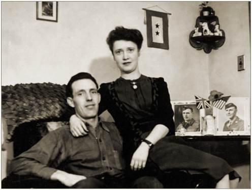 Melvin (brother) and Mabel at mother's home in Regina