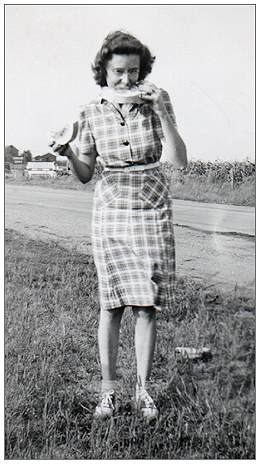 Mrs. Clara M. Radich née Rech - 1943, USA