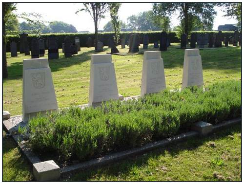 Oosterwolde - 4 Graves - crew L7844