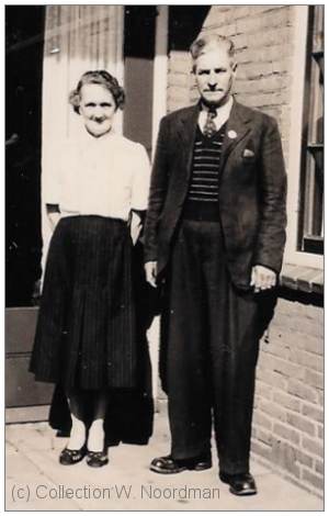 Albert and Gertrude Darby (parents) - visit Heerde - 19xx - collection W. Noordman
