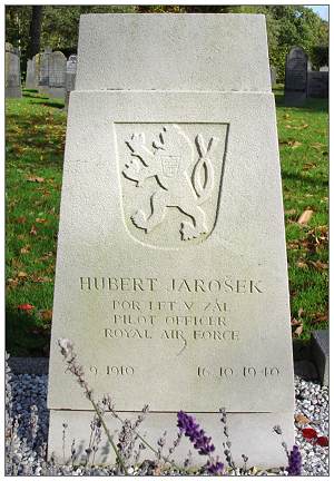 82605 - Pilot Officer - Navigator - Hubert Jarošek - headstone - 27 Sep 1910 - 16 Oct 1940