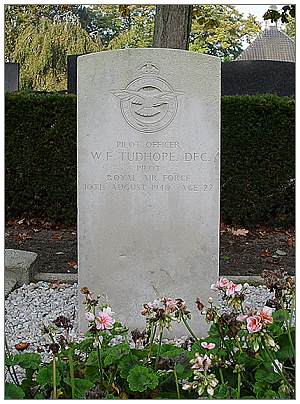 William 'Bill' Frank Tudhope - DFC - headstone - via Rob Kreukniet