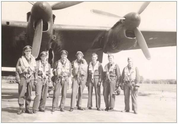 Unknown crew in front of a Lancaster - from Newby's scrapbook