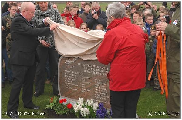 Monument - Lancaster JB609 - unveiled 19 Apr 2008 - photo by Dick Breedijk