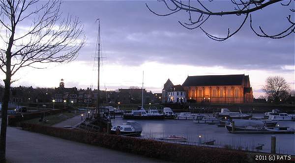 08:27am - St. Nicolaas church - illuminated - left Maria Church - 2011 (c) PATS