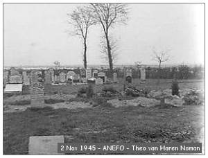 Vollenhove - Cemetery - 02 Nov 1945 - beeldbank #901-0093 - ANEFO by Theo van Haren Noman
         Overall view 