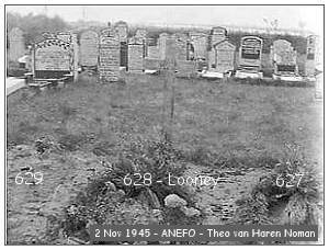 Vollenhove - Cemetery - 02 Nov 1945 - beeldbank #901-0096 - ANEFO by Theo van Haren Noman
         - Graves 629-Lloyd, 628-Looney and 627-Weatherill