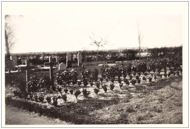 1946 - Vollenhove General Cemetery - grave markers on No.631 and No.630