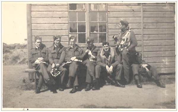 Wallace 'Wallis' Wallinger - 2nd left - with unknown