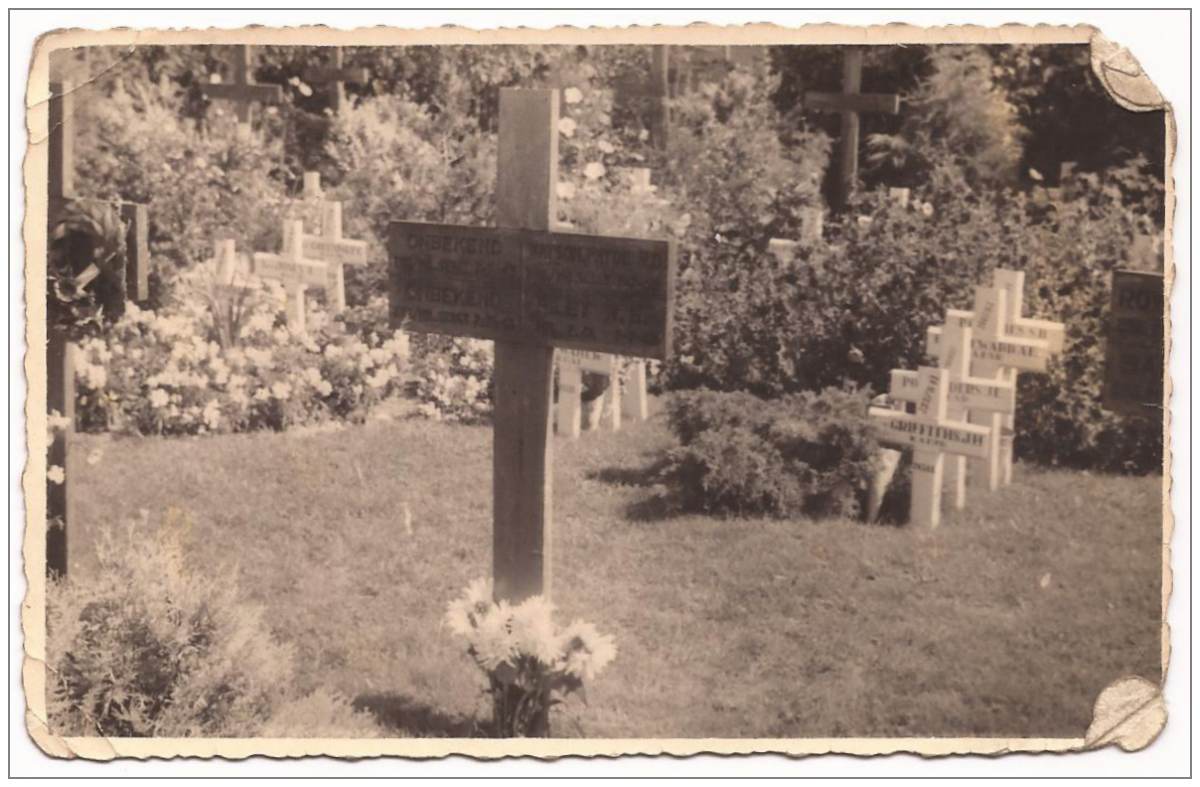 Pryde-Watson, Riley (RAAF) and two unknown - Plot 69. Row B. Coll. Grave 16. - Amsterdam New Eastern Cemetery