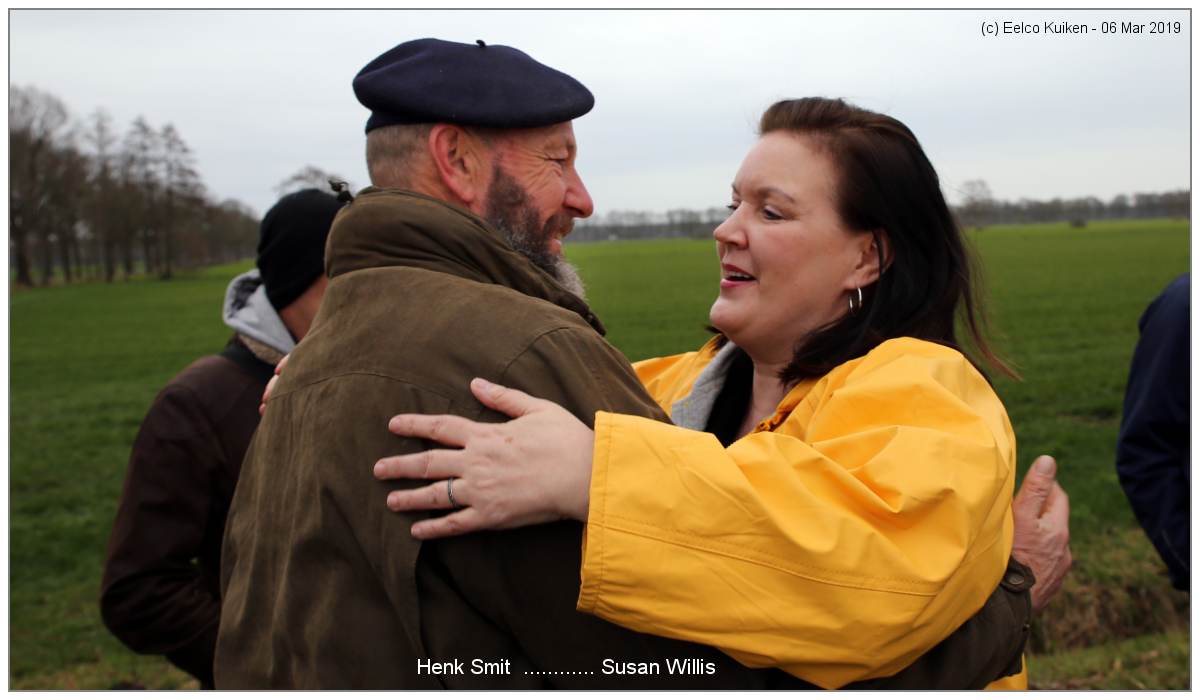 Welcome - Henk Smit (initiator Memorial) with Susan Willis - 06 Mar 2019 - (c) Eelco Kuiken